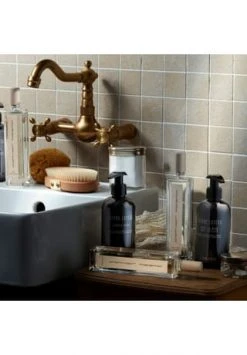 L'Eau Serge Lutens Hand And Body Cleansing Gel 240ml 10 L'Eau Serge Lutens Hand And Body Cleansing Gel 240ml -GESICHTSPFLEGE Verkäufe unnamed file 343